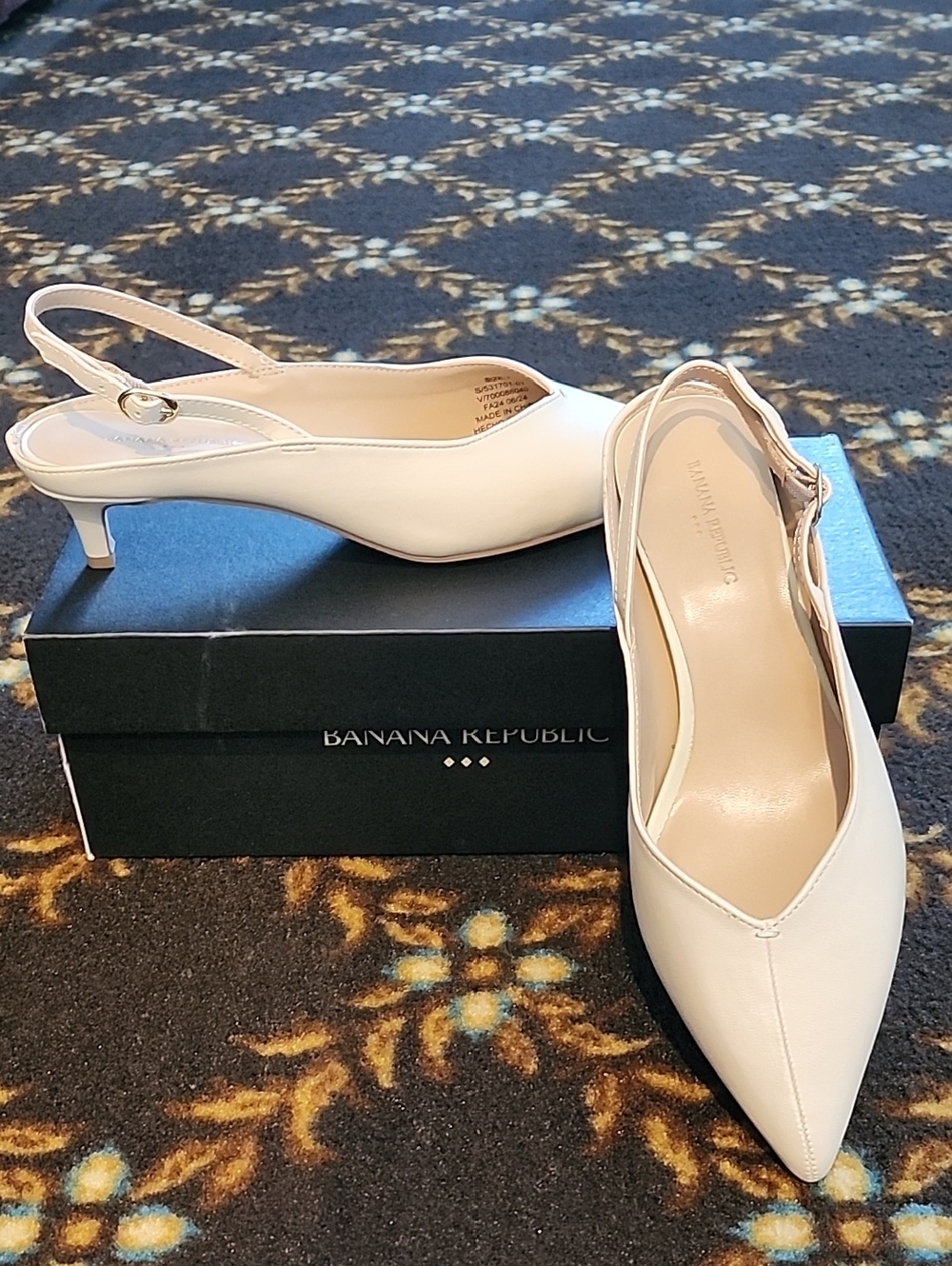 Banana Republic Cream Pointed-Toe Slingback Kitten Heels